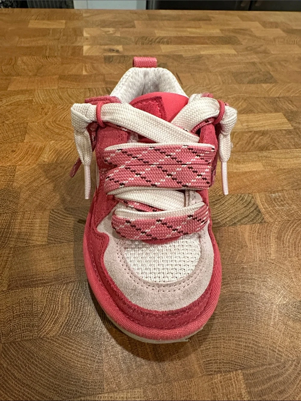 UGG Lo Lowmel toddler size 8 Sneakers